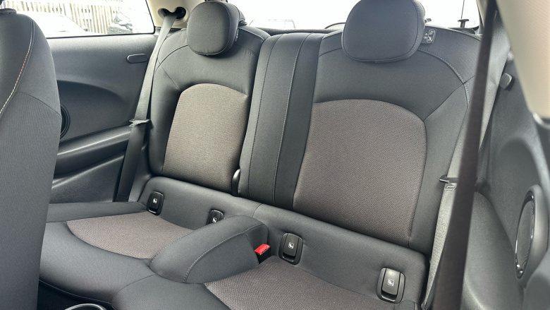 MINI Hatchback 1.5 Cooper Classic Premium 3dr Petrol Hatchback